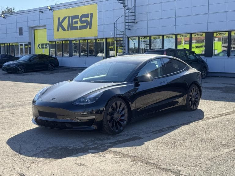 Tesla Model 3 2022