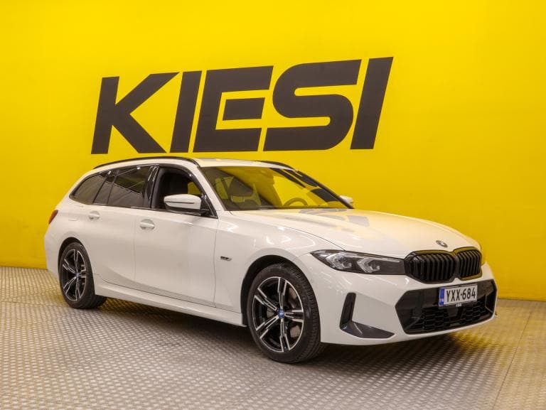 BMW 330 2023